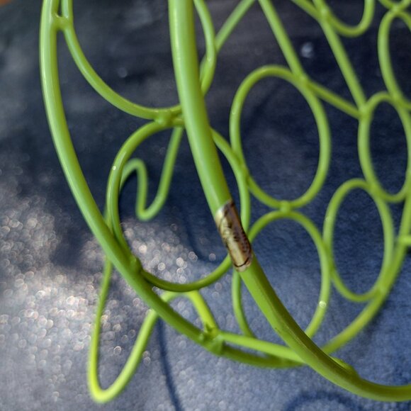 Vintage Metal Coated Green Easter Bunny Shaped Wire Egg Holder - Picture 3 of 3